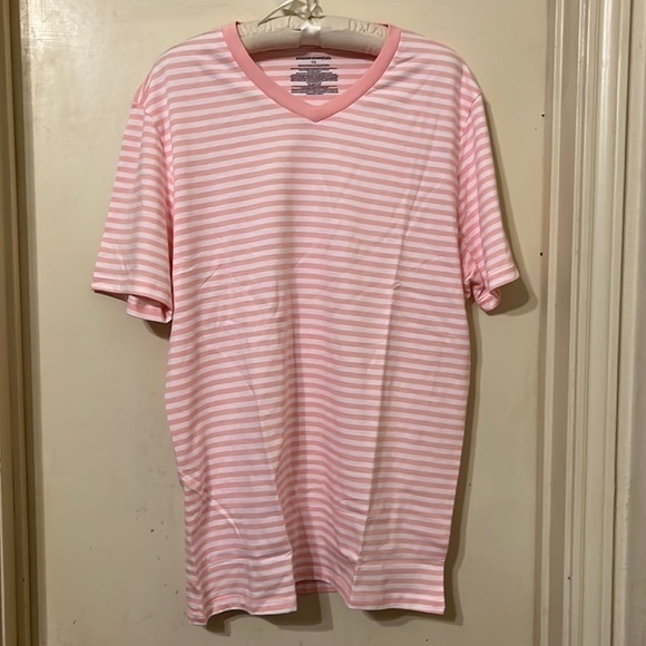 NWOT Amazon Essentials Women's Slim-Fit Short-Sleeve V-Neck T-Shirt Large - Picture 1 of 3